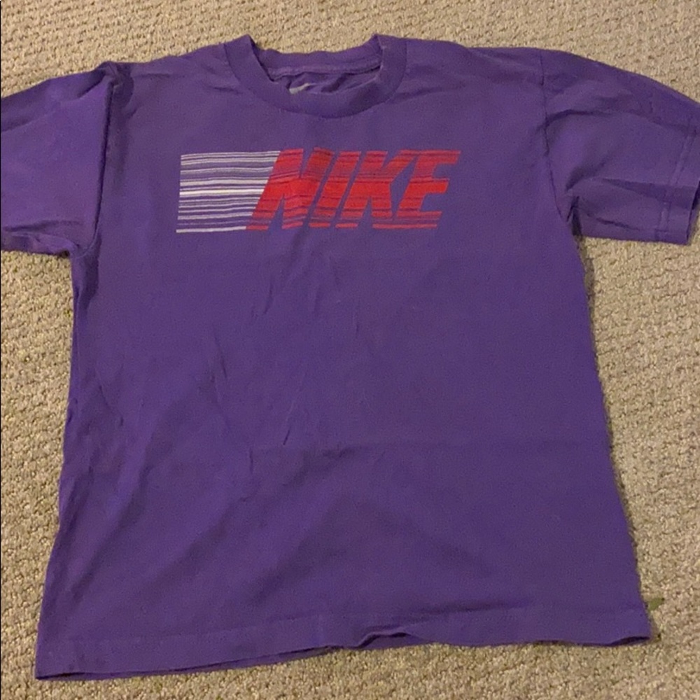 Large Nike shirt (14-16)